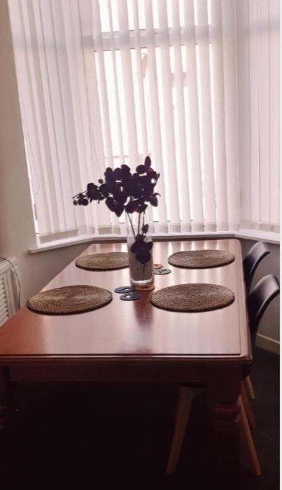 Room In A Shared House! Liverpool Buitenkant foto